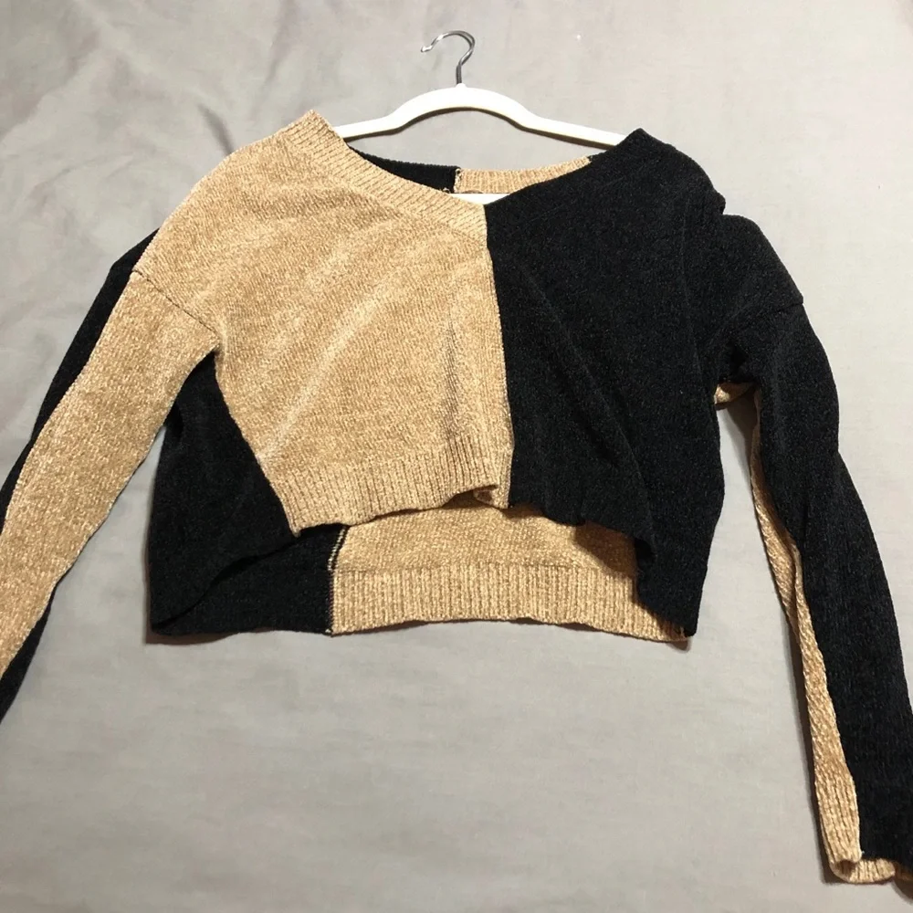 Color Block Cropped Sweater - Picture 1 of 3